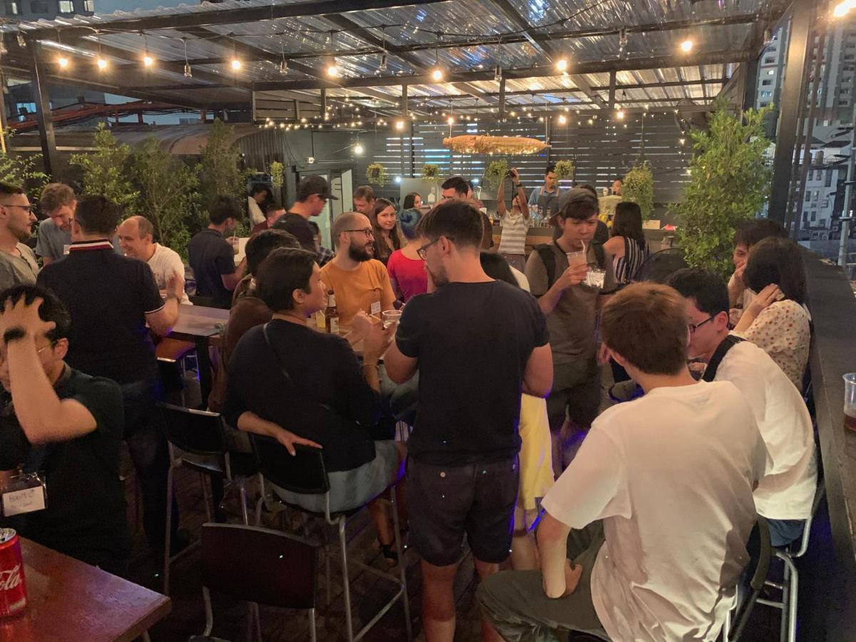 Thonglor Travellers Hostel And Cafe Bangkok Kültér fotó