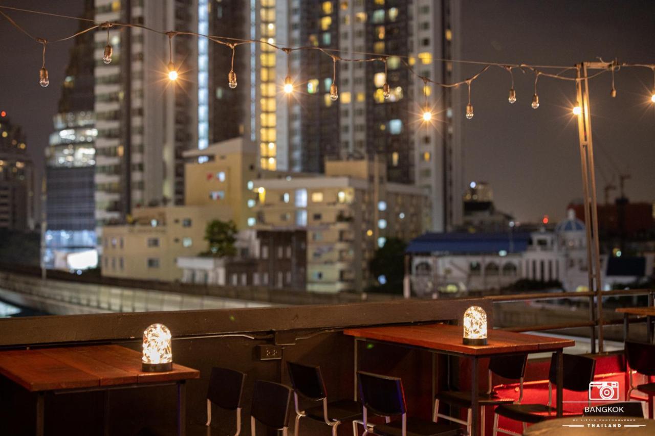 Thonglor Travellers Hostel And Cafe Bangkok Kültér fotó