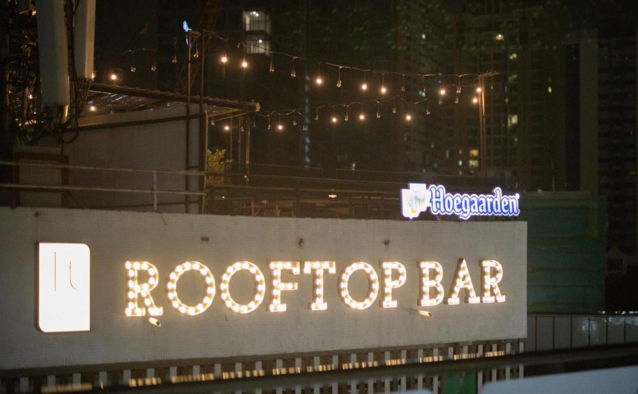 Thonglor Travellers Hostel And Cafe Bangkok Kültér fotó