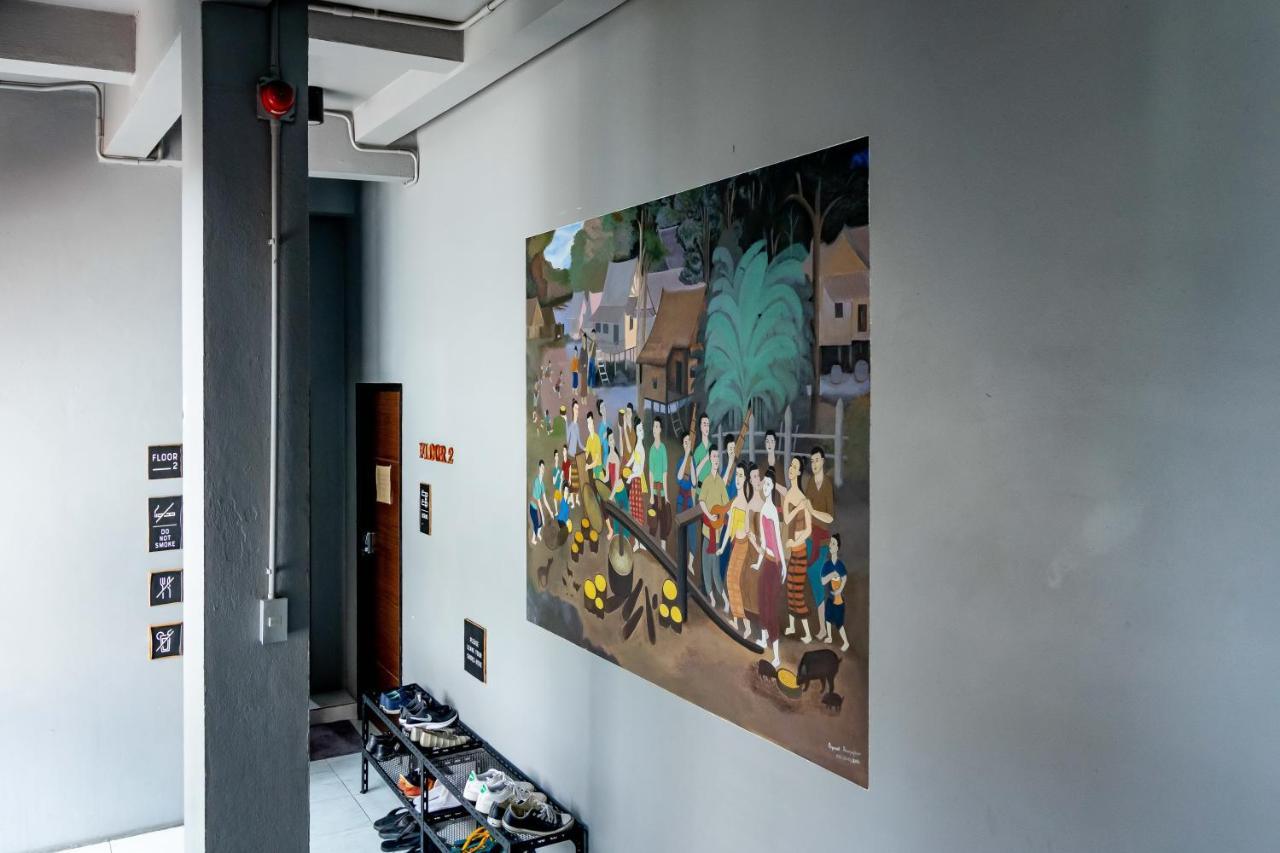 Thonglor Travellers Hostel And Cafe Bangkok Kültér fotó