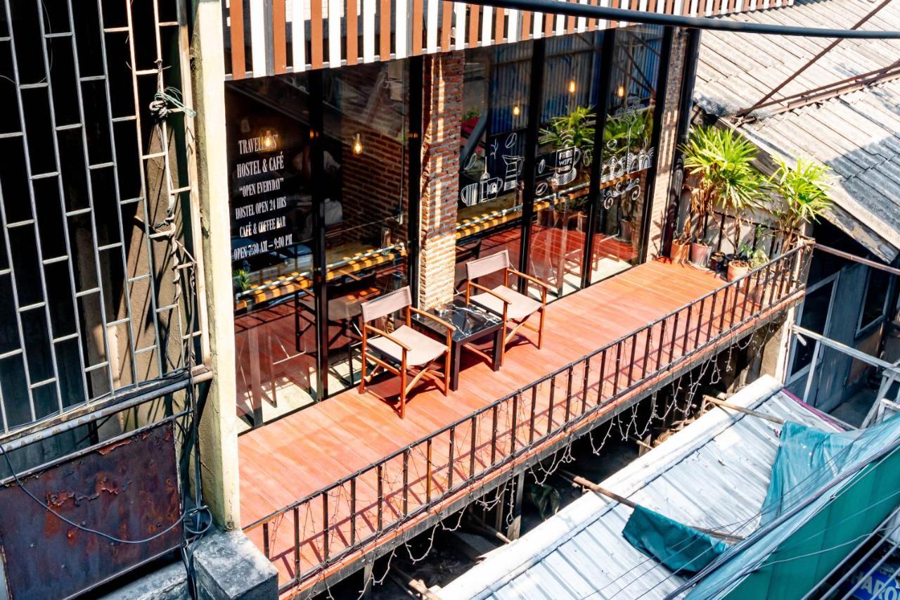 Thonglor Travellers Hostel And Cafe Bangkok Kültér fotó