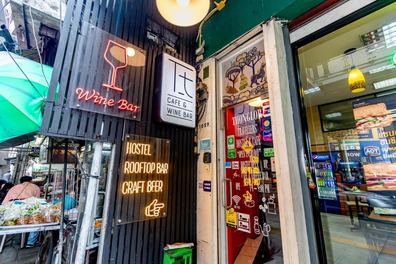 Thonglor Travellers Hostel And Cafe Bangkok Kültér fotó