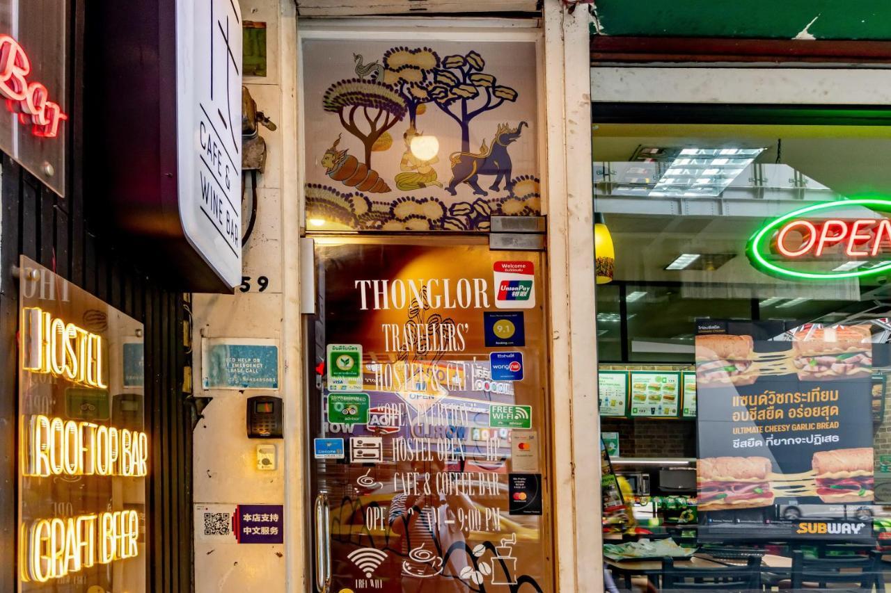 Thonglor Travellers Hostel And Cafe Bangkok Kültér fotó